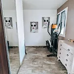 Maison Avec Cour Et Parking Clos *
