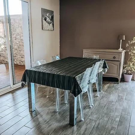 Maison Avec Cour Et Parking Clos